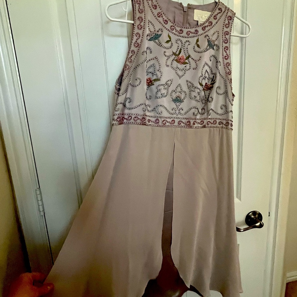 Cache Sleeveless Mini Dress in Light Mauve with Multicolor Embroidery
